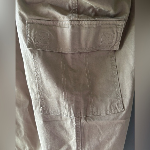 NWT Britches, size W44 x L34 Men's Tan Cargo Pants, stretchy khaki hiking - Picture 5 of 7